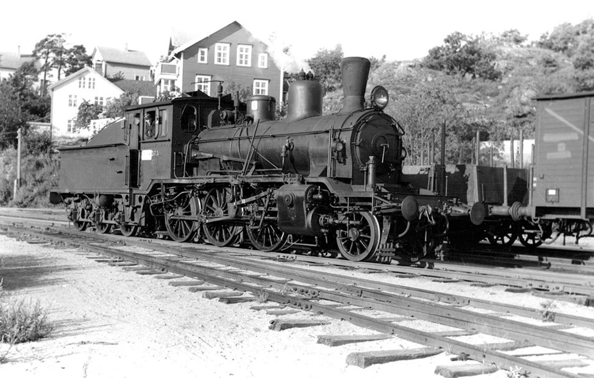 Damplokomotiv ved Grimstad stasjon