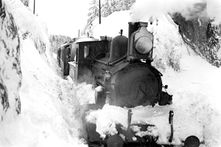 Snøbrøyting på Treungenbanen ved Flaten februar 1936