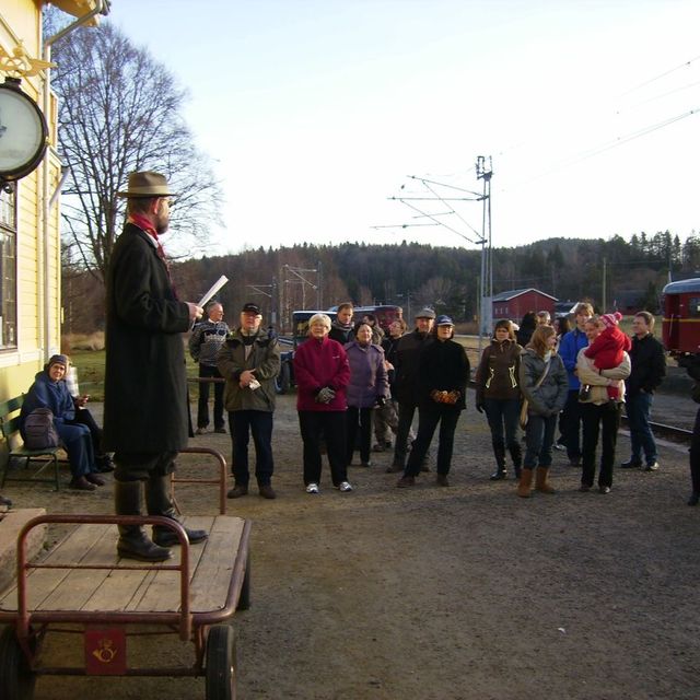 Egil Fiane forteller om banens og Rise stasjons historie