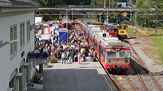 Stortrafikk på Arendal stasjon onsdag formiddag