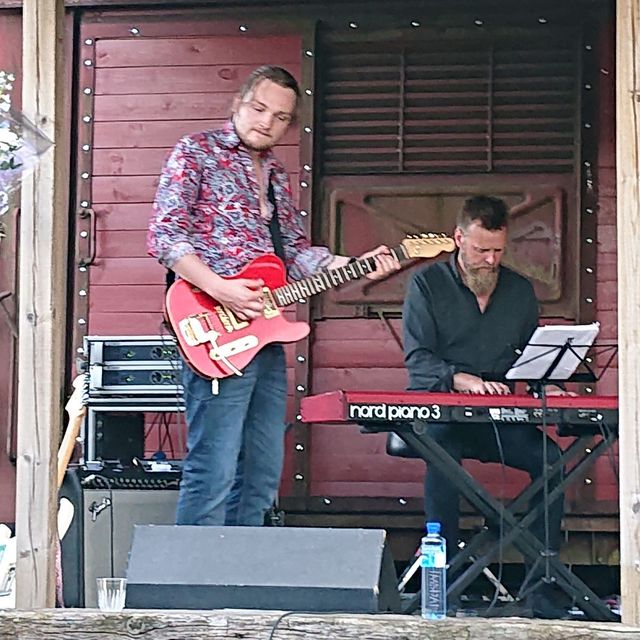 Espen Rogne, gitar og Lars Andre Kvistum, synt