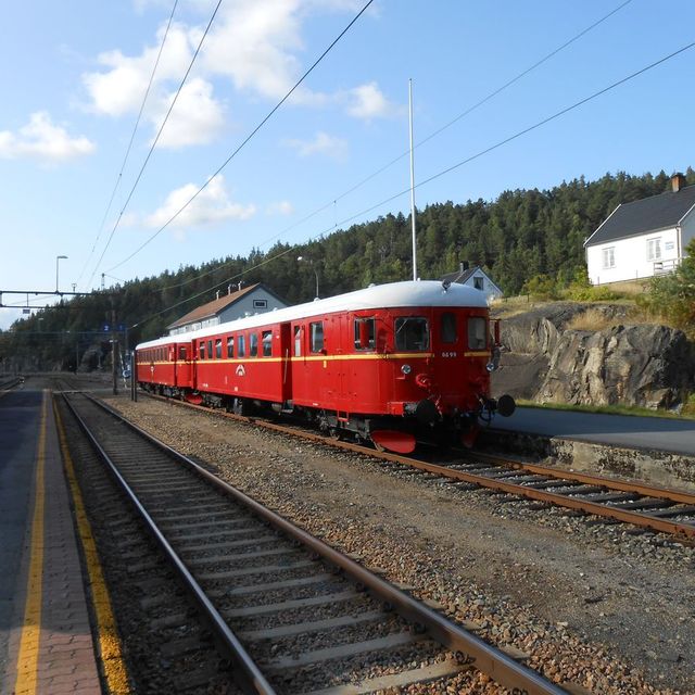 Toget til Simonstad står i spor 1.