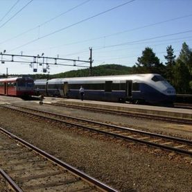 Nelaug stasjon med togbytte til Arendal