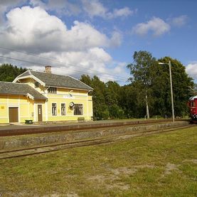Rise stasjon og togsettet tl AbV.