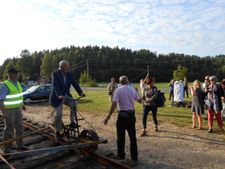 Avduking av statue ved Thorvald Stoltenberg