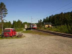 Flaten stasjon og holdeplass